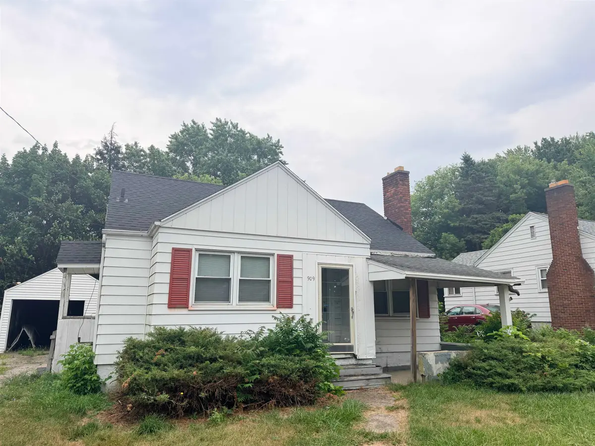 909 S Ballenger HWY, Flint, MI 48532 - #1