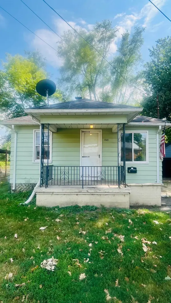 743 Nuebert, Flint, MI 48507