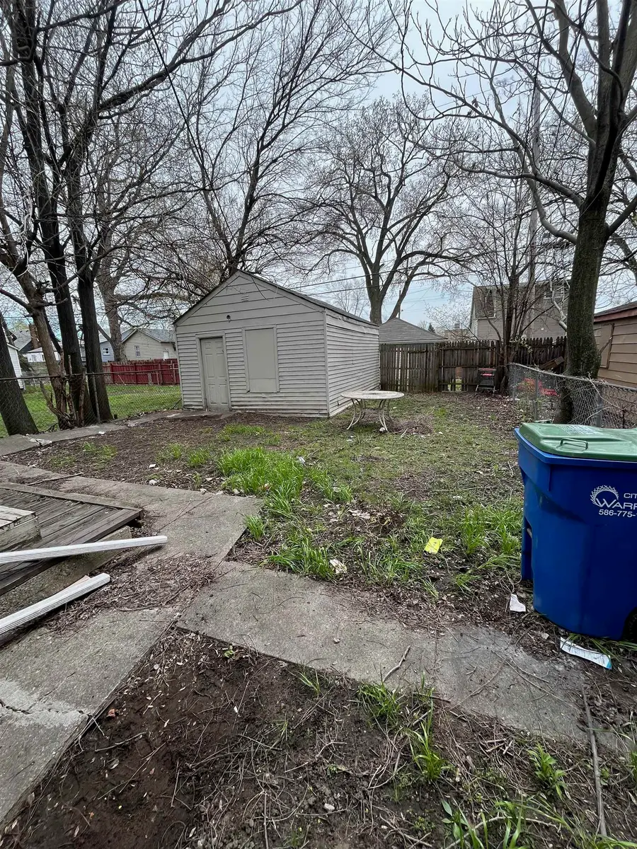 8086 Jackson AVE, Warren, MI 48089 - #3