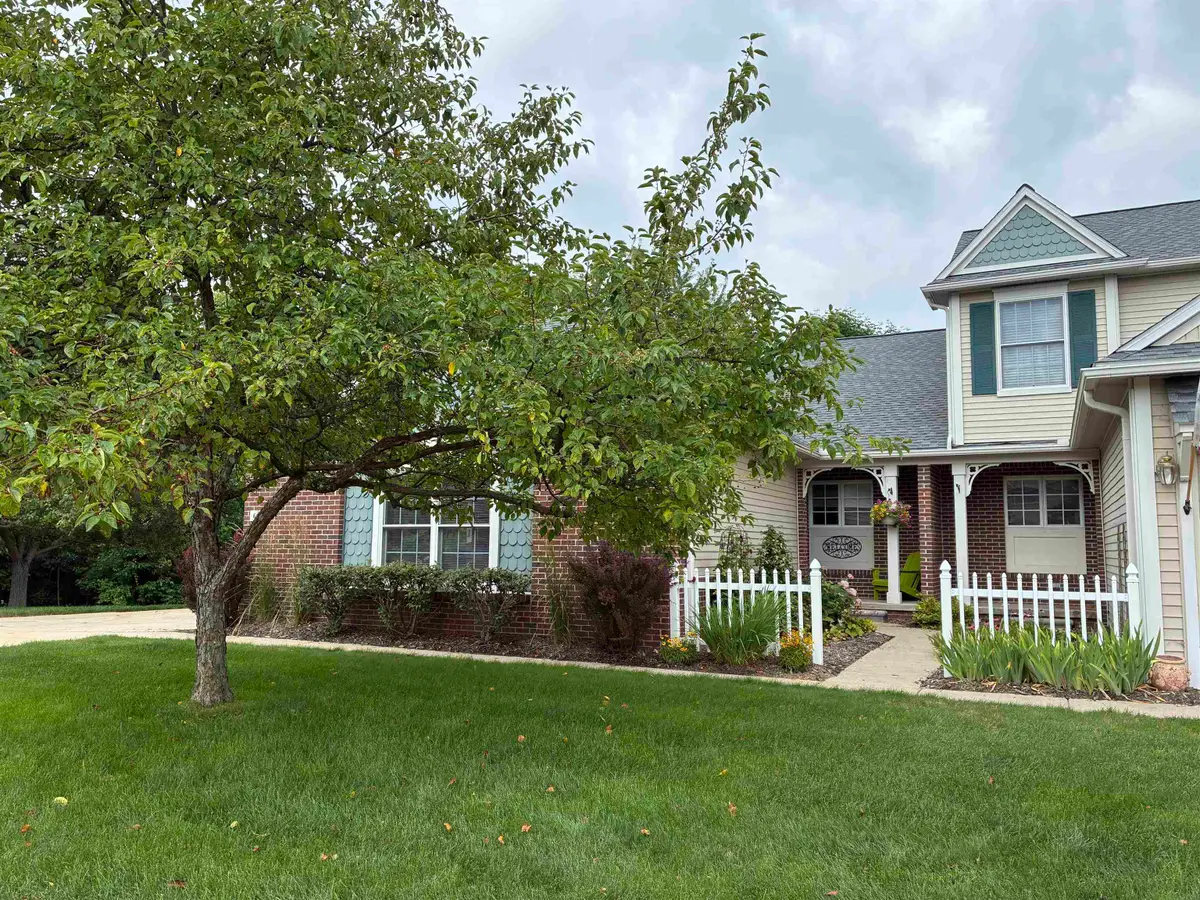 607 Shoreline DR, Fenton, MI 48430 - #1