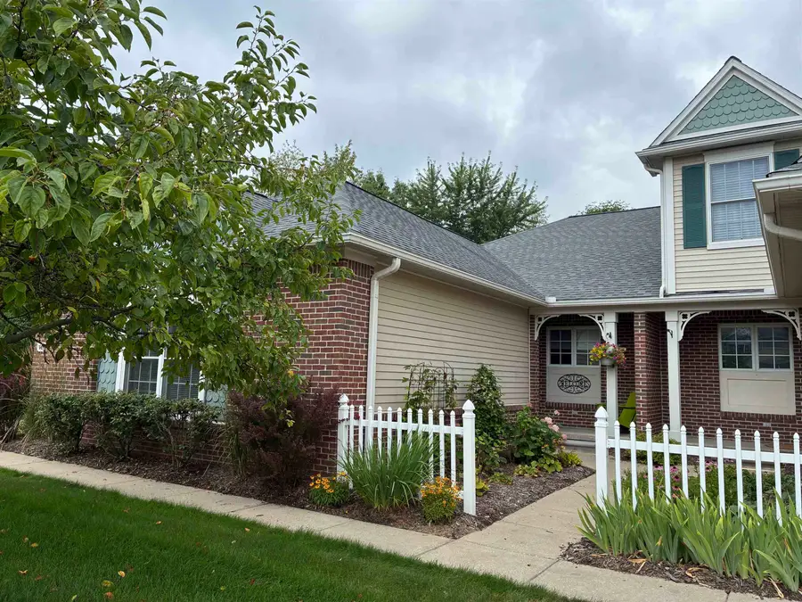 607 Shoreline DR, Fenton, MI 48430 - #2