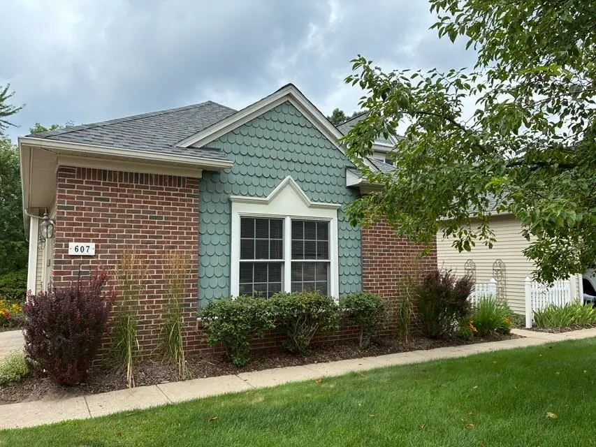 607 Shoreline DR, Fenton, MI 48430 - #3