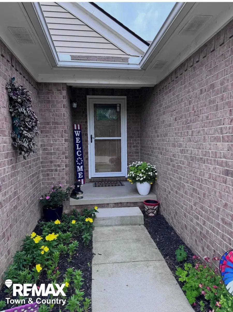 35831 Rouge Bluff TRL, Livonia, MI 48150 - #3