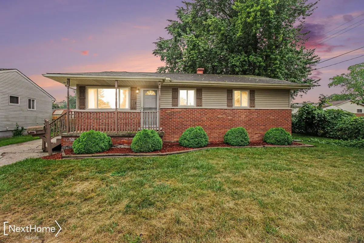5421 Don Shenk DR, Swartz Creek, MI 48473 - #1