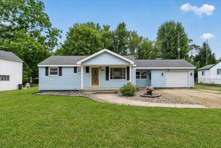 6162 Sandy LN, Burton, MI 48519 - #3