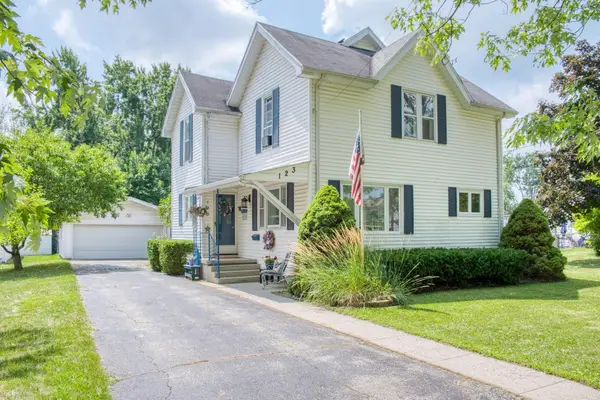 123 Floral AVE, StJohns, MI 48879