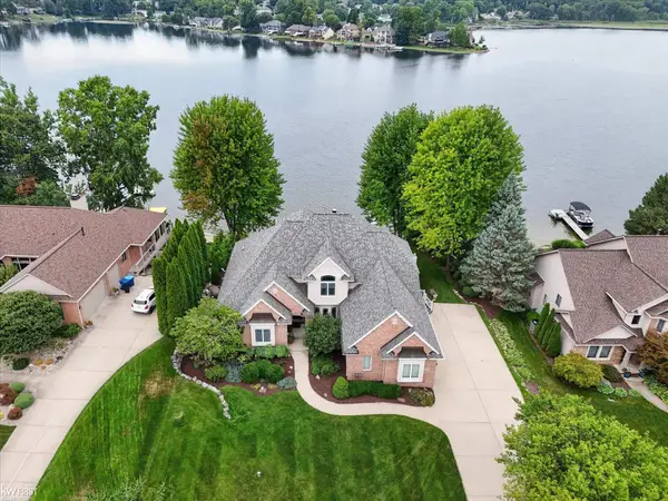 16048 Pine Bluff CT, Fenton, MI 48430