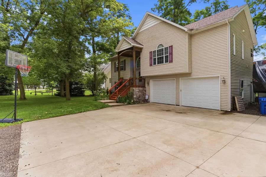 1539 W Rolston RD, Linden, MI 48451 - #3