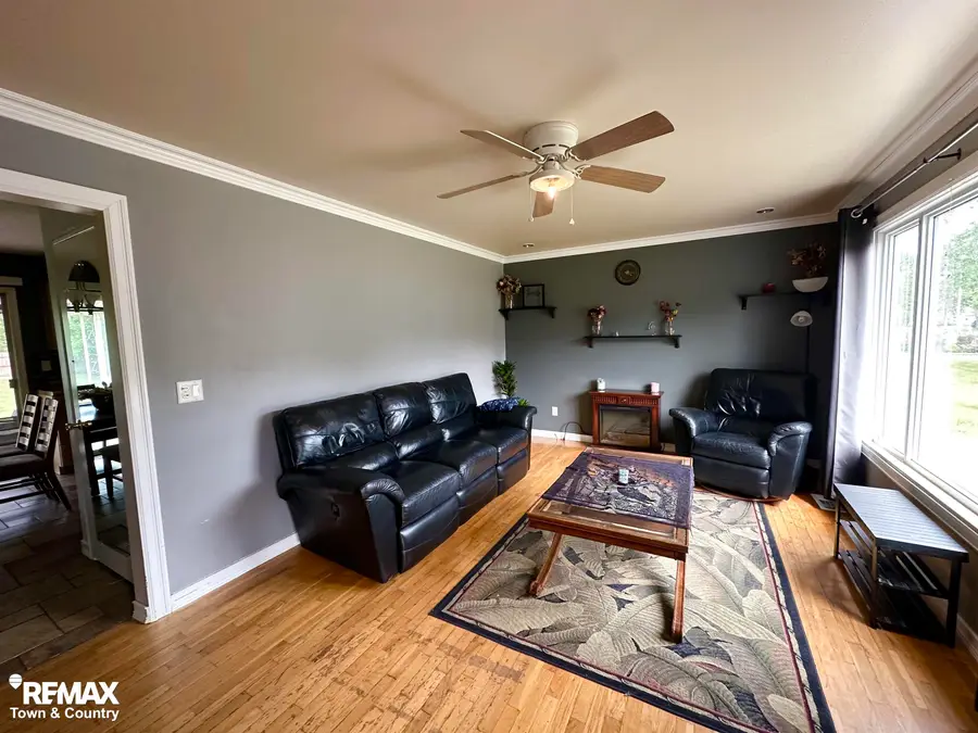 5133 Merit DR, Flint, MI 48506 - #2