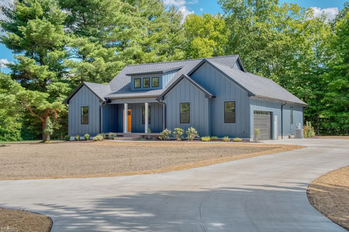 915 Marguerite DR, Owosso, MI 48867 - #1