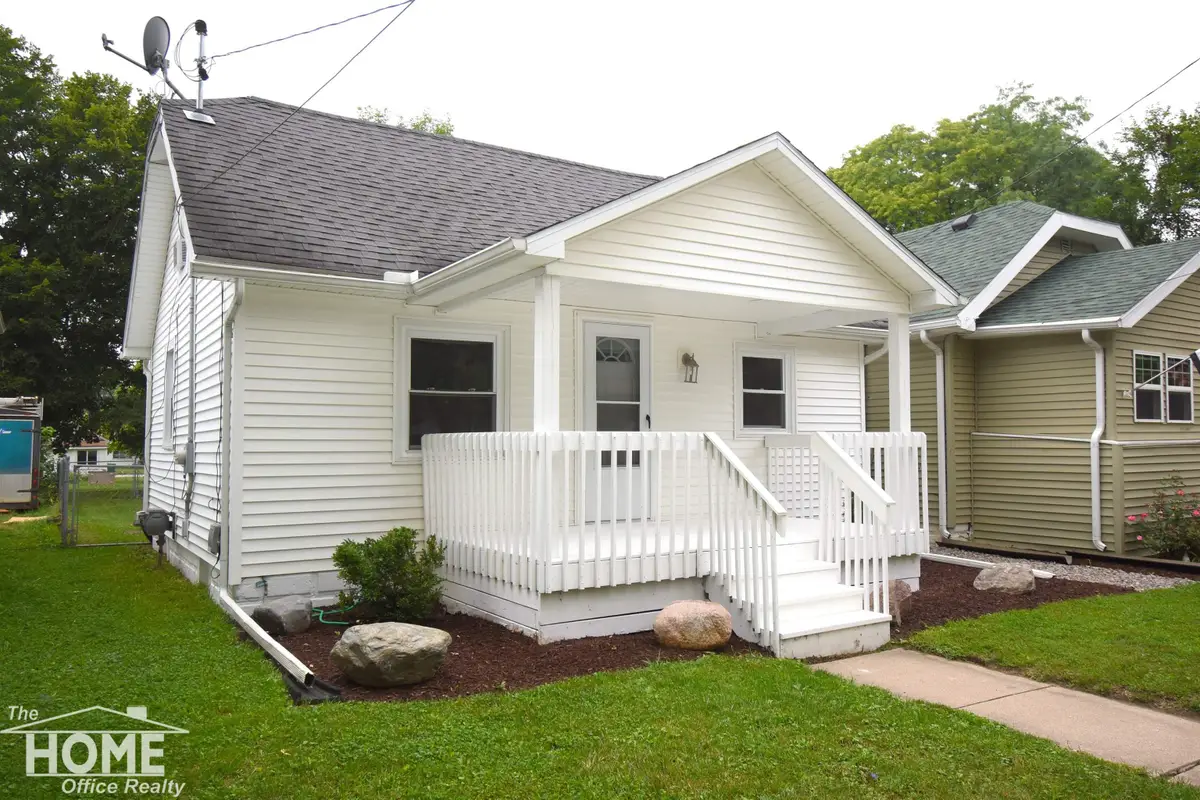 834 Broadway AVE, Owosso, MI 48867 - #1