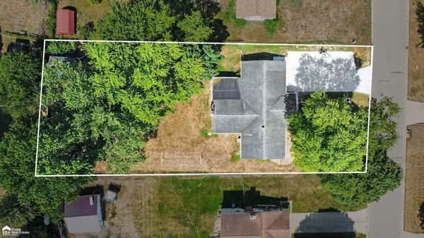 8545 Gallant Fox TRL, Flushing, MI 48433