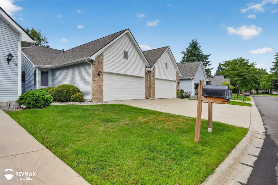 1074 Julie DR, Davison, MI 48423 - #2