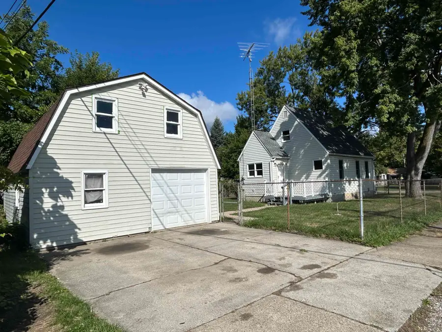 3622 Churchill AVE, Flint, MI 48506 - #2