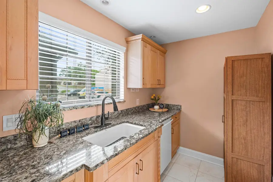 8519 Pepper Ridge DR, Grand Blanc, MI 48439 - #3