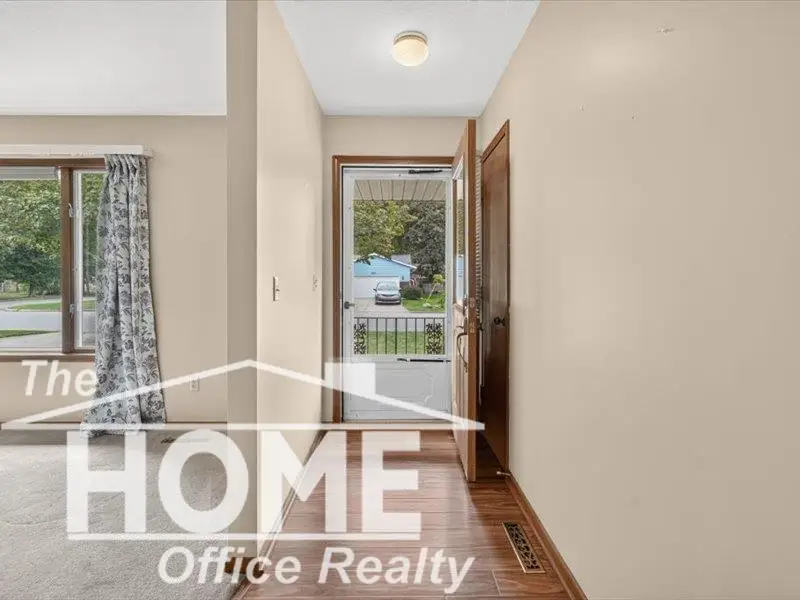 824 Krust DR, Owosso, MI 48867 - #2