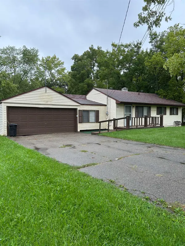 5302 Brobeck, Flint, MI 48532