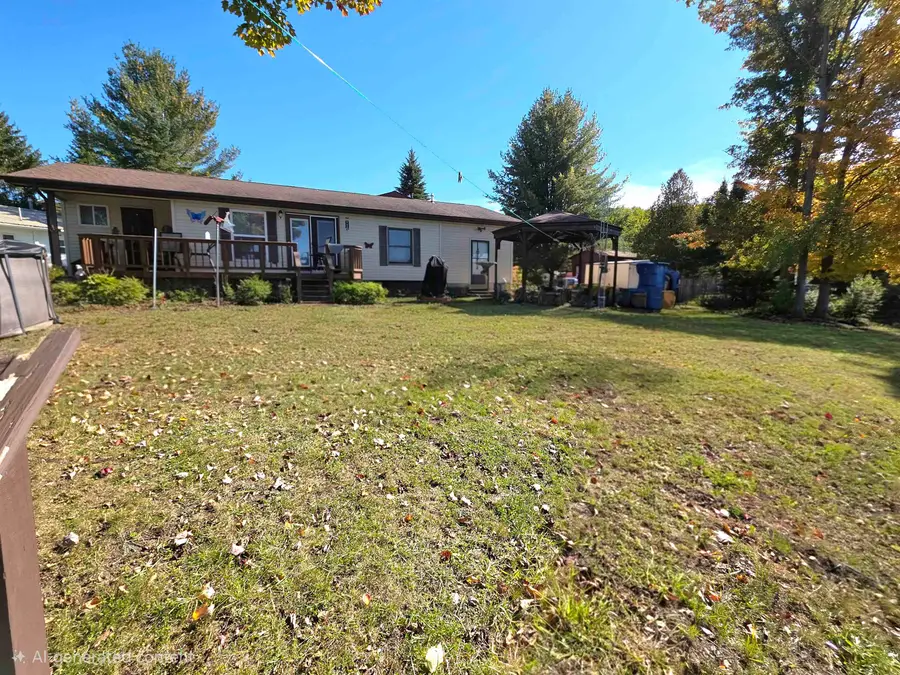 1327 Lakeview DR, Gladwin, MI 48624 - #3