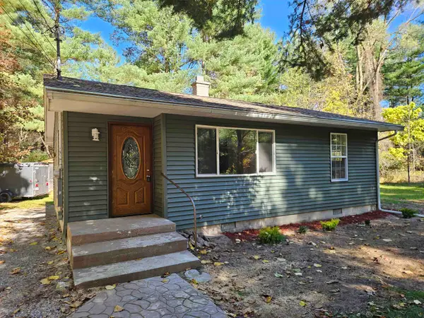 2428 W Chippewa River RD, Midland, MI 48640
