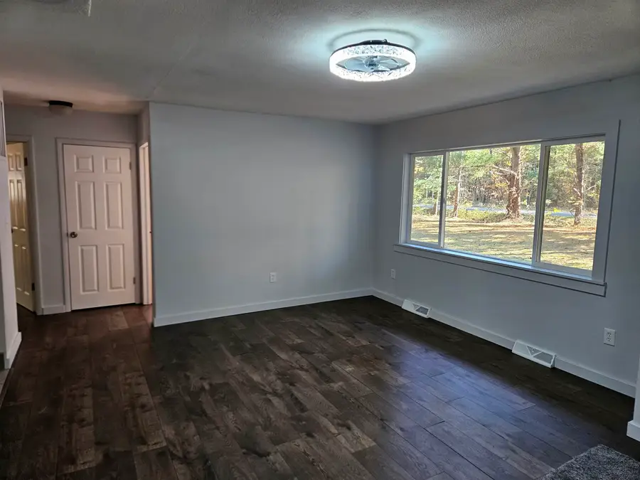 2428 W Chippewa River RD, Midland, MI 48640 - #3