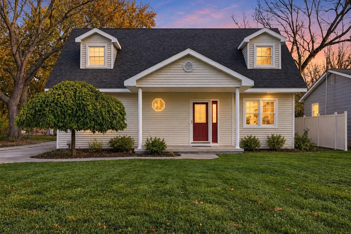 2041 Noble AVE, Flint, MI 48532 - #1