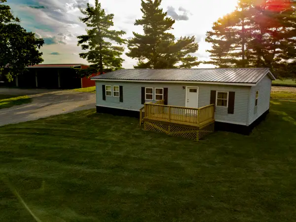 8820 S Lake Pleasant Road, Hillsdale, MI 49242