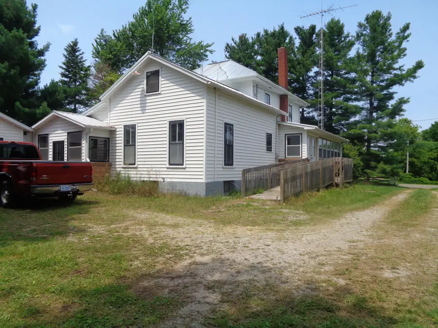 1311 E Montgomery Road, Hillsdale, MI 49242 - #2