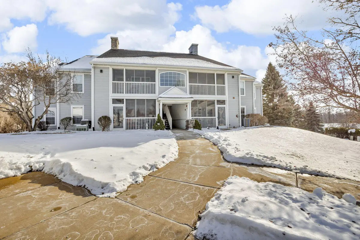 783 W Barrington Circle, Jackson, MI 49203 - Image #1
