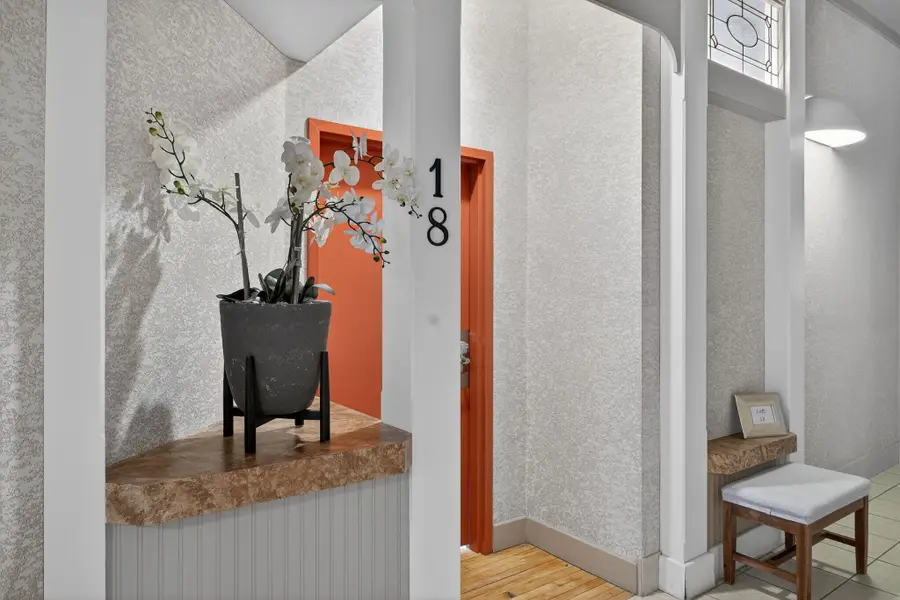 109 W Washington Avenue, Jackson, MI 49201 - #2