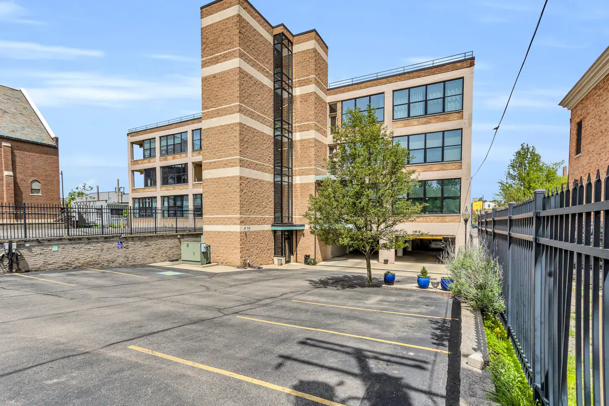 109 W Washington Avenue Unit: 3, Jackson, MI 49201 - #1