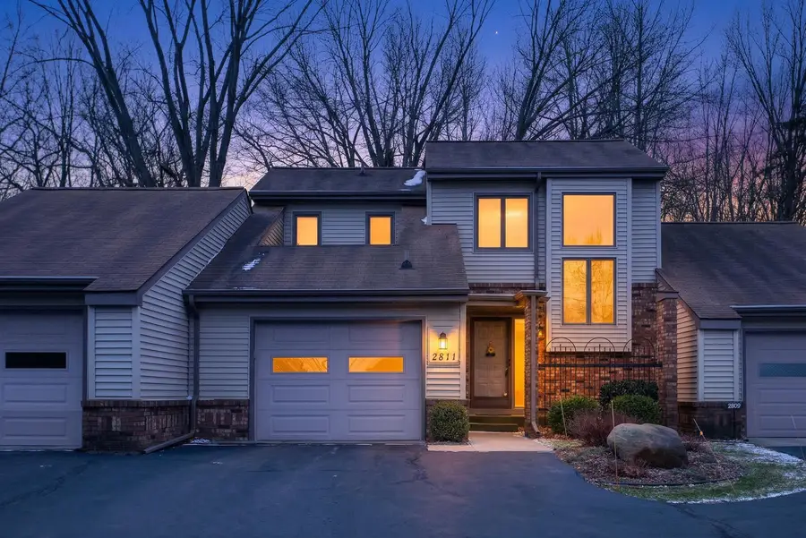 2811 S Wooddale Drive, Jackson, MI 49203 - #2