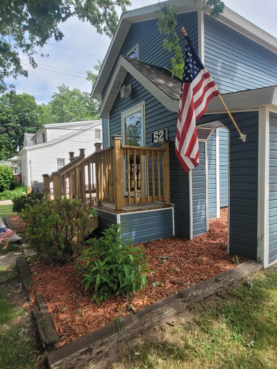52 W Bacon Street, Hillsdale, MI 49242 - #3
