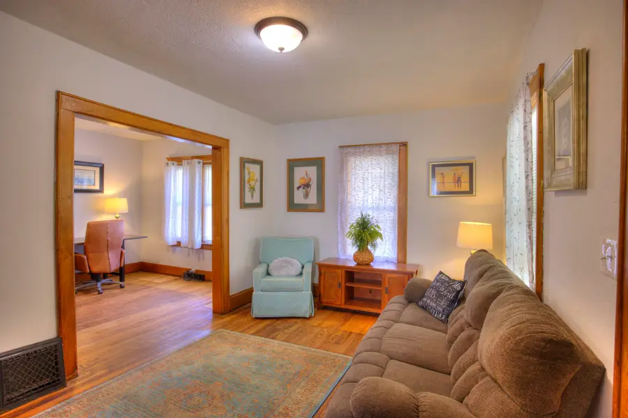 307 Douglas Street, Jackson, MI 49203 - #2