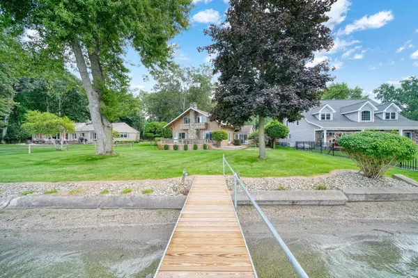 5056 Lakeshore Drive, Jackson, MI 49203