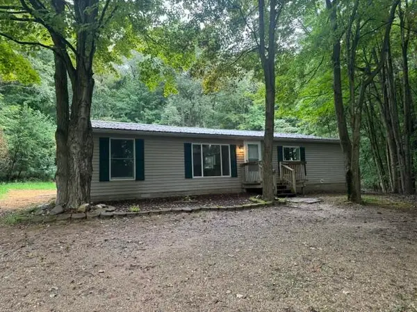 11831 Winfield Road, Jonesville, MI 49250