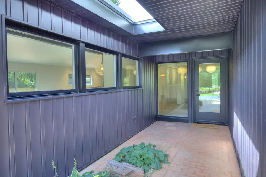 3520 Stonewall Road, Jackson, MI 49203 - #2