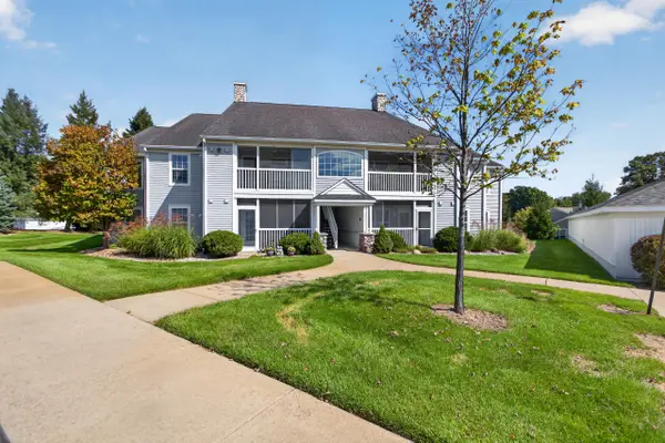 743 W Barrington Circle, Jackson, MI 49203