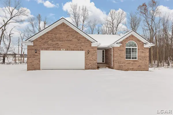 796 War Bonnet DR, Tecumseh, MI 49286