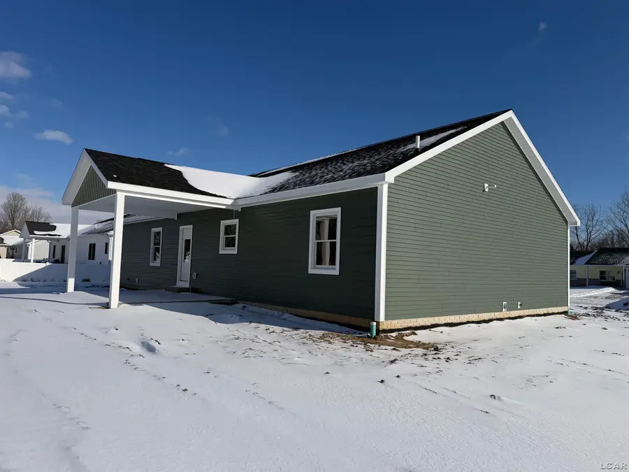 4173 Evergreen RD, Adrian, MI 49221 - Image #2