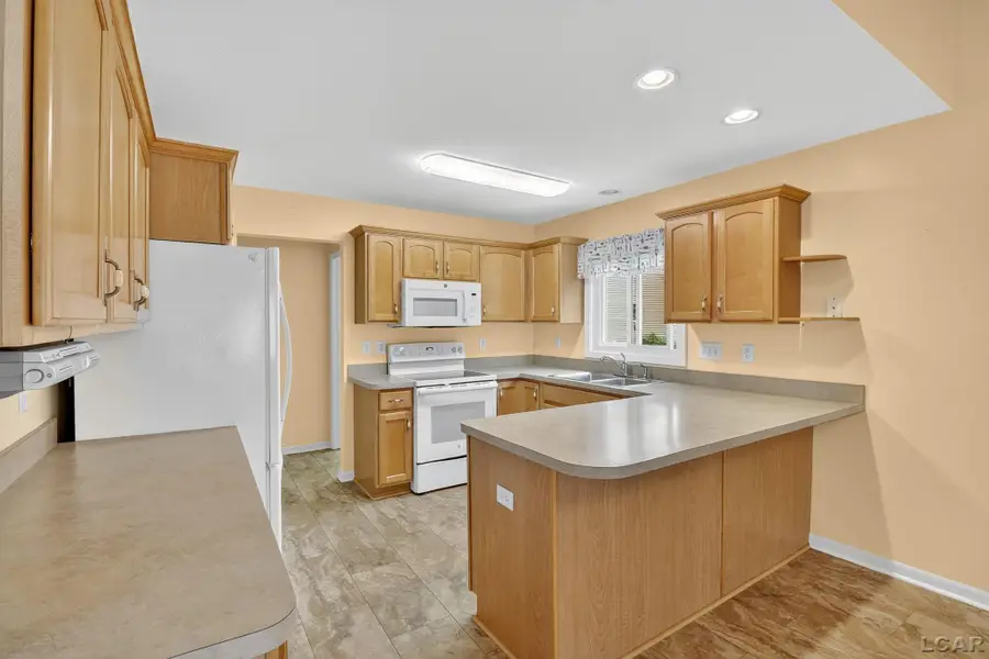 664 Korey's CIR, Blissfield, MI 49228 - Image #3