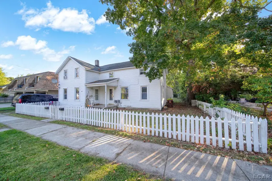 210 S Ottawa ST, Tecumseh, MI 49286 - #3