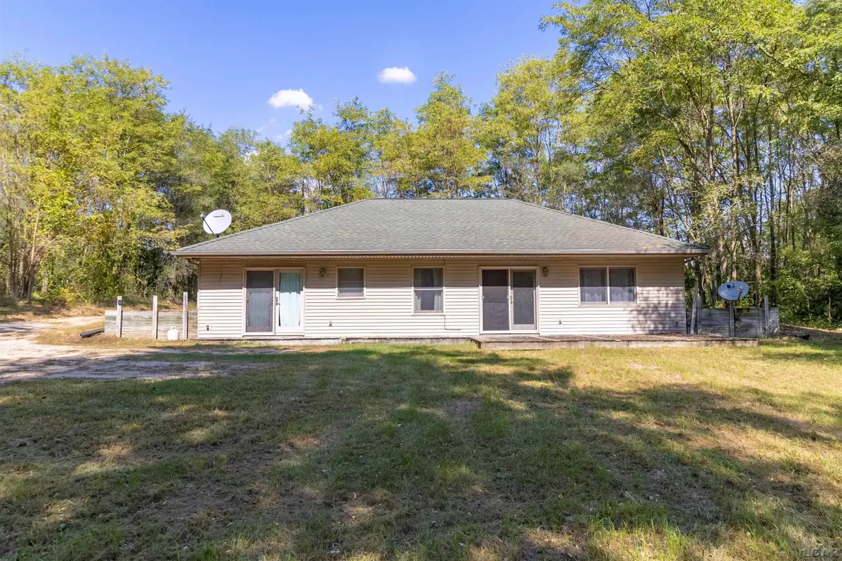 2263 Sutton RD, Adrian, MI 49221 - Image #1