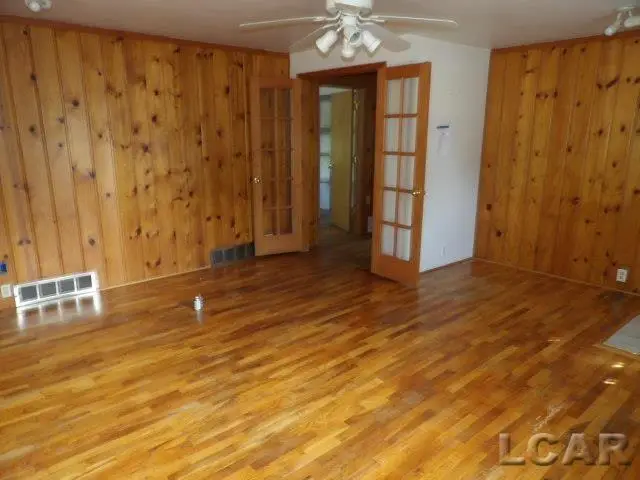 225 Ackerson Lake DR, Jackson, MI 49201 - Image #2