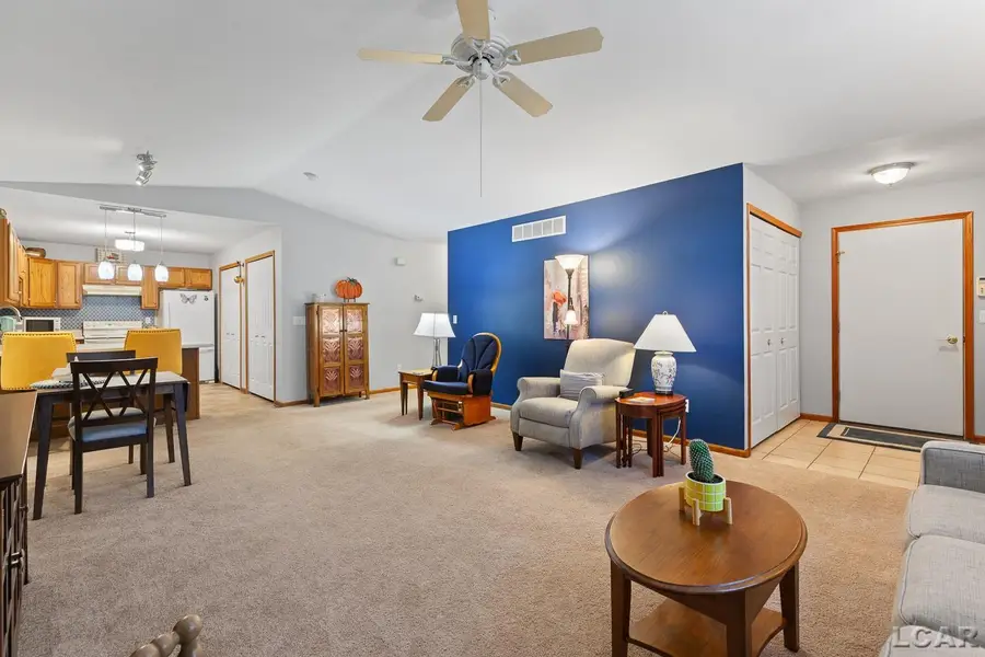 502 CARRIAGE DR, Tecumseh, MI 49286 - Image #2