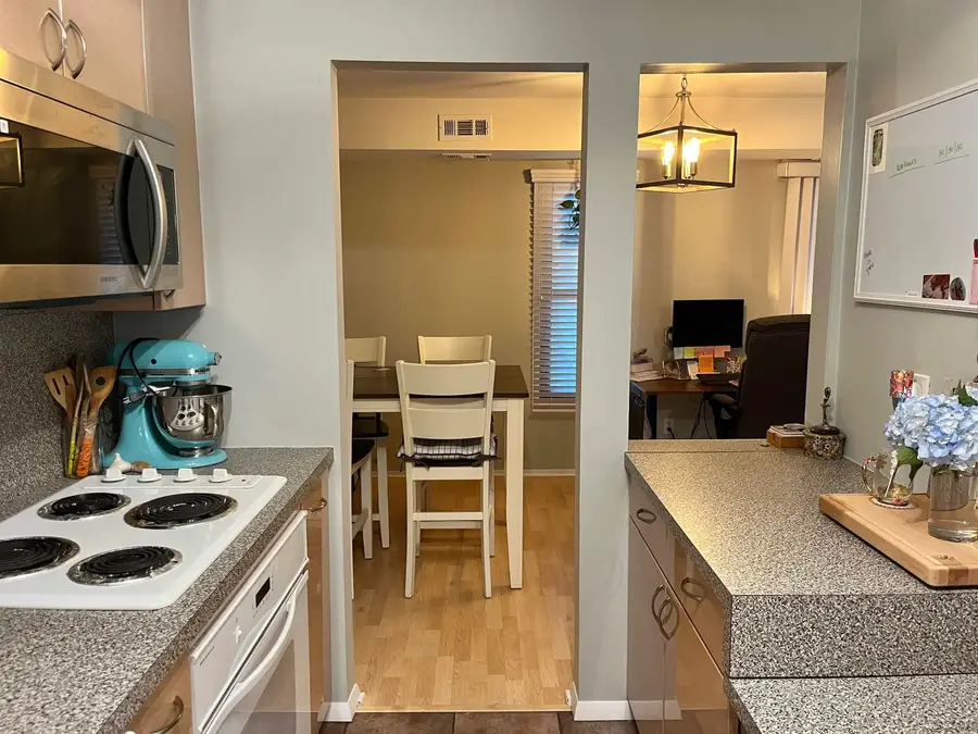 30515 W 14 Mile RD, Farmington, MI 48334 - Image #2