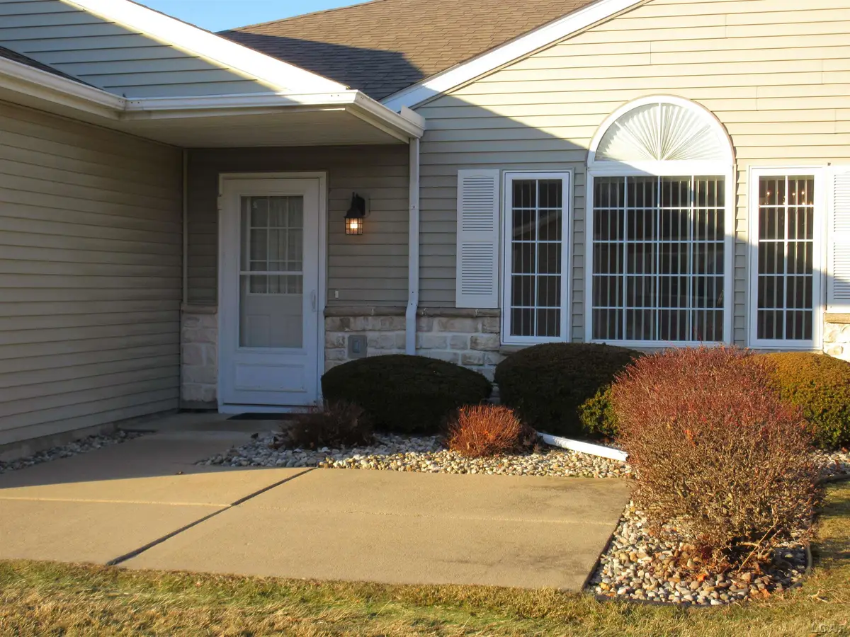 2303 LAKEWOOD DR, Adrian, MI 49221 - Image #1