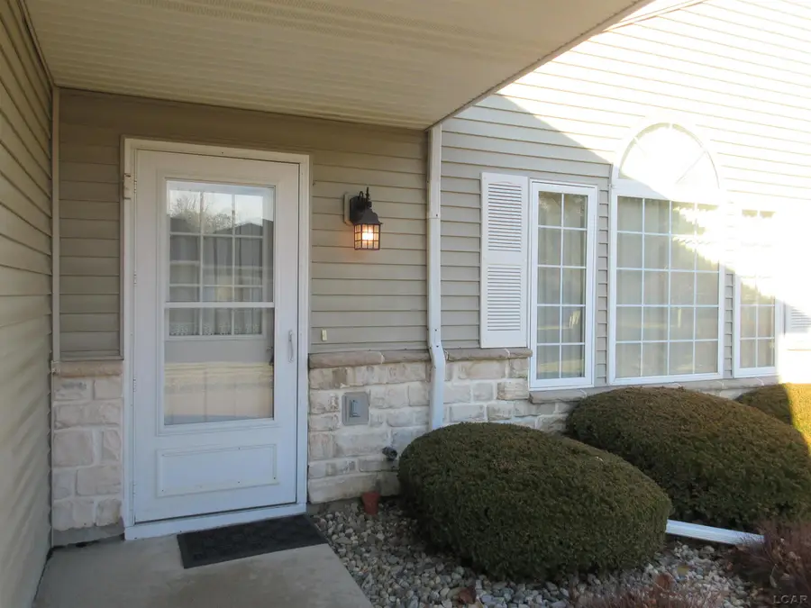 2303 LAKEWOOD DR, Adrian, MI 49221 - Image #2