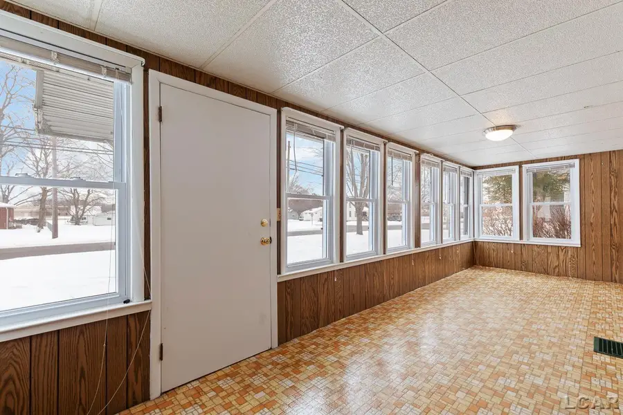 211 S Maumee ST, Tecumseh, MI 49286 - #3