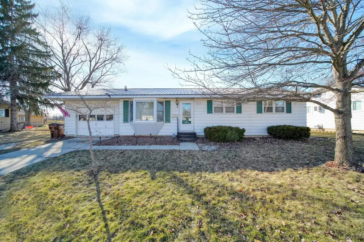 107 Renfrew AVE, Adrian, MI 49221 - #1
