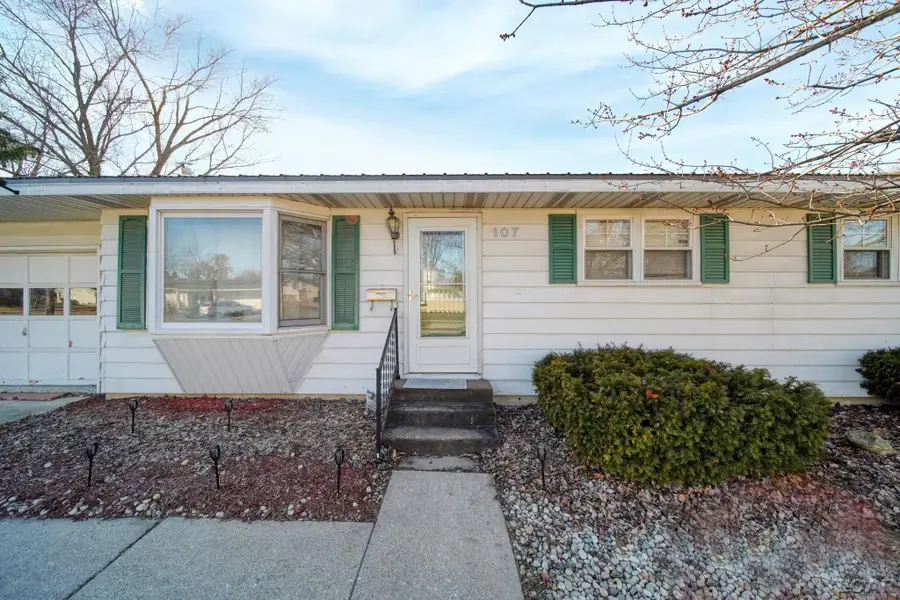 107 Renfrew AVE, Adrian, MI 49221 - #2